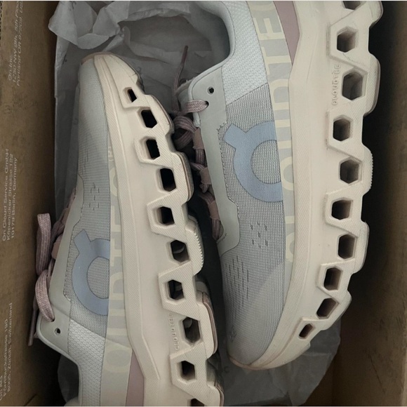 ON running sneakers like new ! - Picture 2 of 4